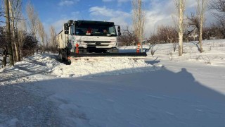 Mersin Mutta karla kaplanan yollar açıldı