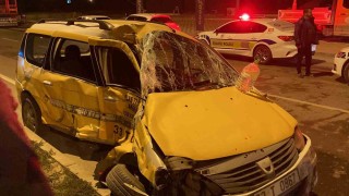 Mersinde tır otomobile çarptı, sürücü yaralı kurtuldu