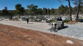 Mezarlıklarda bakım ve onarım çalışması