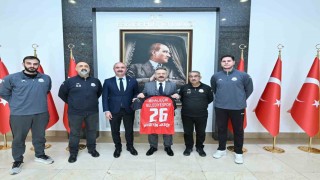 Mihalıççık Belediyespor Hentbol Takımından Vali Aksoya ziyaret