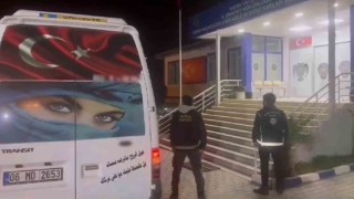 Minibüsle göçmen kaçıran şahıslar yakayı ele verdi
