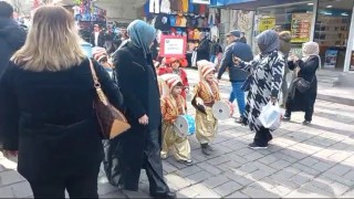 Minik yeniçerilerden Ramazan yürüyüşü