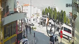 Motorlu bisiklet ile cenaze aracı çarpıştı: 2 yaralı