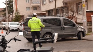 Motosiklet ile hafif ticari araç çarpıştı: 1 yaralı