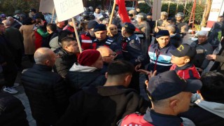Mühürlemeye karşı çıkan işletme sahiplerine biber gazıyla müdahale edildi