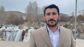 Muradiye Şelalesinde çöp toplayıp satranç oyandılar
