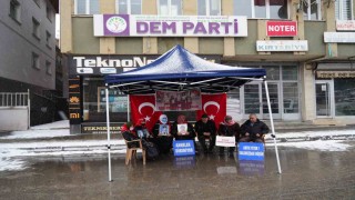 Muşta aileler kar altında evlat nöbetine devam ediyor