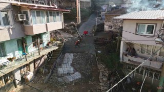Nazilli Belediyesi Işıklar Mahallesinde çöken yola müdahale etti