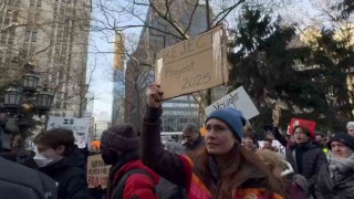 New Yorkta binlerce kişi Trump yönetimi ve Elon Muska karşı protesto düzenledi