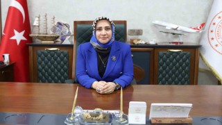 Niğde İl Milli Eğitim Müdürü çiçek yerine kitap istedi