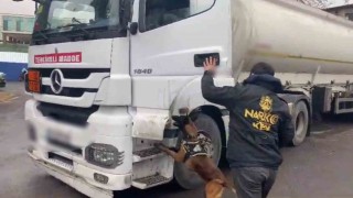 Niğdede şüpheli araçta uyuşturucu madde ele geçirildi