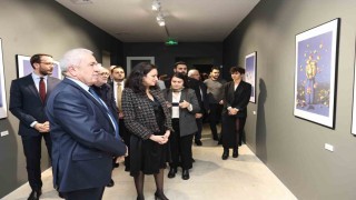 Nilüferde Yerle Gök Arasında yolculuk
