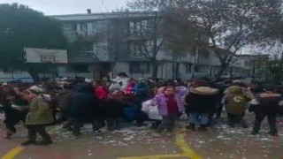Öğrencilere kar sürprizi: Okul bahçesine kamyonetle kar getirildi