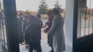 Öğrencilere şekerli karşılama