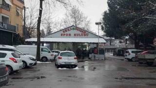 Okey masasında silahlı kavga: Olayı ayırmaya çalışırken yaralandı