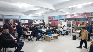 Okul servisinde öğrendikleri şiirleri ailelerine okudular