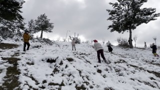 Okulların tatil edildiği Kastamonuda çocukların kar keyfi