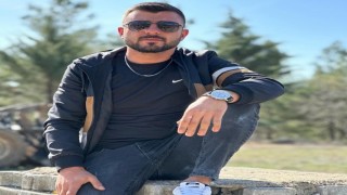 Öldürülen genç aldığı iki bıçak darbesine karşı tarafın peşinden gitti