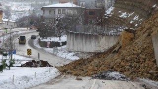 Orduda heyelan anı kamerada