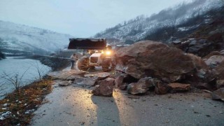 Orduda heyelan nedeniyle kapanan yol ulaşıma açıldı