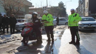 Orduda kar yağışı sonrası trafik denetimi