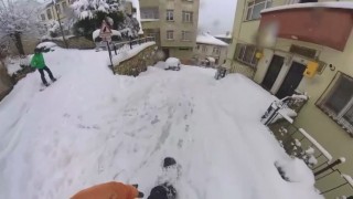 Ordunun karla kaplanan sokaklarına ‘snowboard