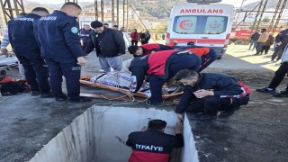 Osmaniyede 6 metrelik çukura düşen adam kurtarıldı