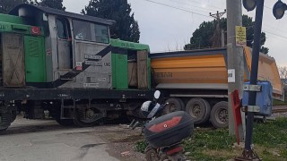 Osmaniye'de Tren ile Kamyon Çarpıştı