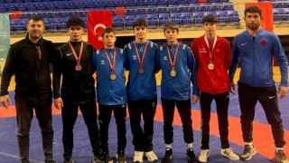 Osmaniyeli Güreşçiler Türkiye Şampiyonası'na Katılma Hakkı Kazandı