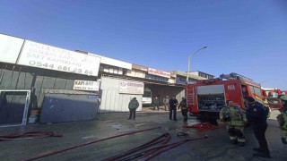 OSTİMde çelik kapı imalathanesinde çıkan yangın itfaiyeyi alarma geçirdi