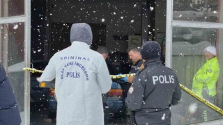 Oto tamir dükkanına park ettiği aracında ölü bulundu