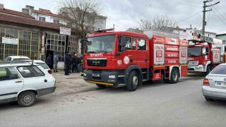 Oto tamircide patlayan mutfak tüpü sonrası çıkan yangın korkuttu
