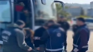 Otobüsün gizli bölmesinden 26 göçmen çıktı