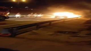 Otomobil alevlere teslim oldu: O anlar kamerada
