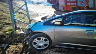 Otomobil elektrik direğine çarptı: 1 yaralı