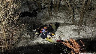 Otomobil şarampole devrildi, yaralılar AFAD ekiplerince çıkarıldı