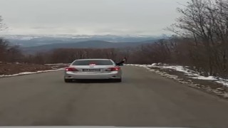 Otomobilden havaya ateş açan silahlı maganda yakalandı