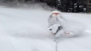 Otomobilin arkasına şambrel bağlayıp, eğlendiler