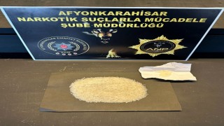 Otomobilin bagajındaki uyuşturucu zulasını polis buldu