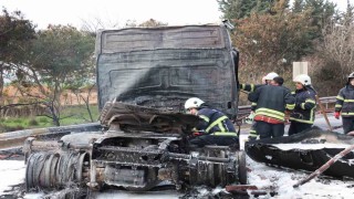Otoyolda yanan tanker söndürüldü