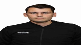 Oyundan atılınca hakemi bıçaklamıştı, futboldan süresiz men edildi