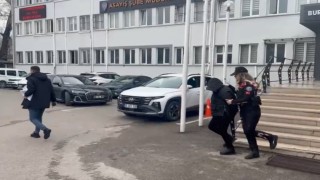 (Özel) Kendisini polis olarak tanıtıp 300 bin lira dolandıran şüpheli kadın çıktı