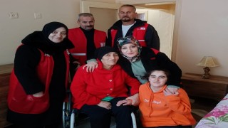 Palandöken Kızılaydan anne ve kıza yardım eli uzandı