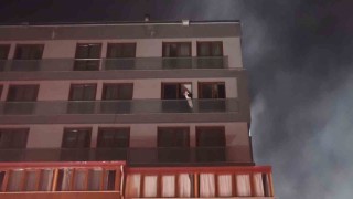 Pamukkalede 7 katlı rezidansta yangın çıktı