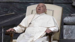 Papa Francis, solunum krizi geçirdi