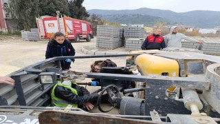 Parke taşı taşıyan forklift devrildi: 1 yaralı