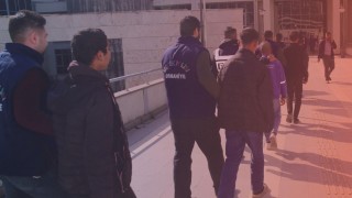Parkta Bankları Ateşe Veren 5 Kişi Gözaltına Alındı