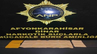 Peçeteye emdirilmiş uyuşturucu ile yakalanan 2 kişi tutuklandı