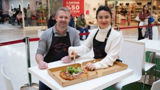 Pizza yapımı için 120 kişi bir araya geldi
