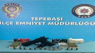 Polis ekipleri 2 tabanca ve 158 fişek ele geçirdi